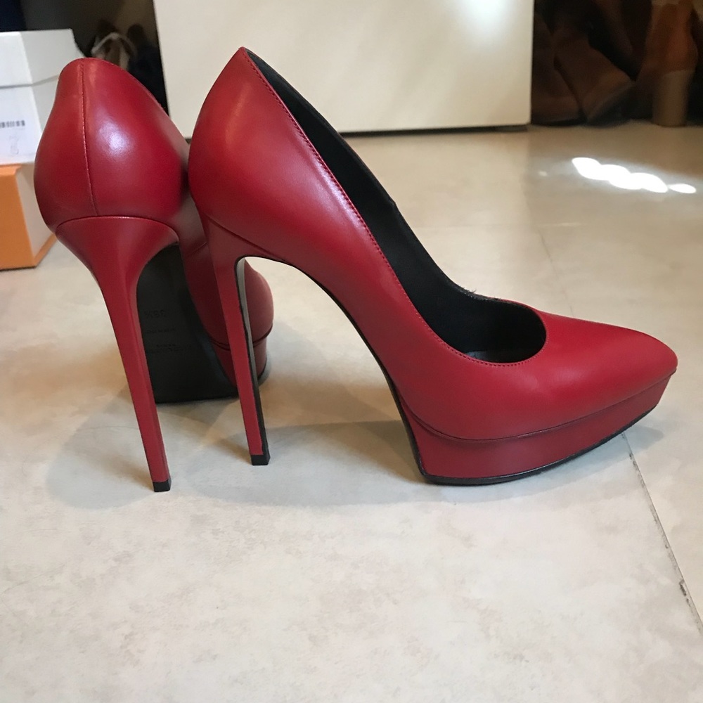 Authentic YSL Janis PL 105 pump yves saint laurent